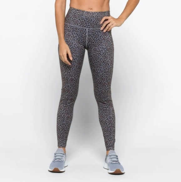 Thrive Societe Women's Performance Leggings Winnie Leopard Stitch Fix - Medium - Picture 2 of 12